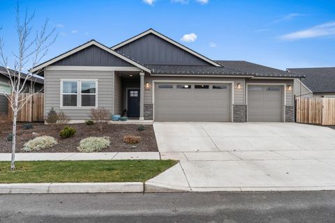 Tiny photo for 4980 SW Zenith Avenue, Redmond, OR 97756 (MLS # 220212433)