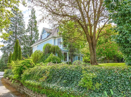 496 BEACH ST, ASHLAND, OR 97520 - Image c59dc2d2bc53e630bf5e2a4e921a2a48/3653799108