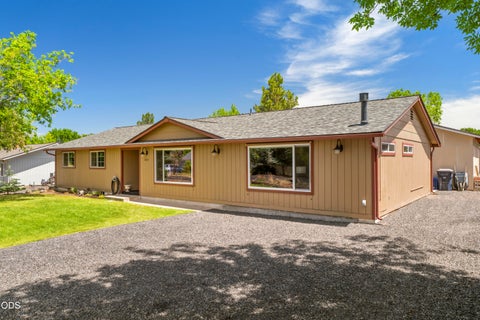 Photo of 2108 NW 13th Street, Redmond, OR 97756 (MLS # 220224098)