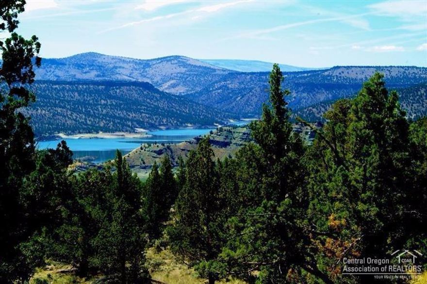 Private gated community. Spectacular reservoir views from this building site. Private setting as your new home will sit towards the back of the property. Corner lot with level building site including beautiful valley views. Enjoy hiking, fishing, boating and enjoy all the outdoor activities that Central Oregon has to offer. Come live the extraordinary lifestyle and leave the ordinary behind.