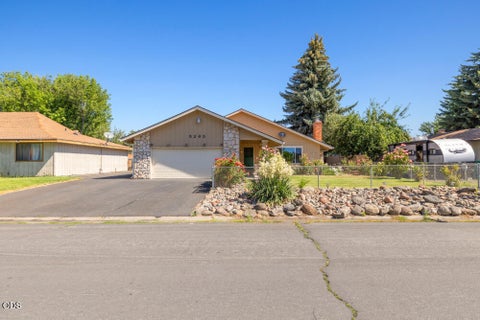 Tiny photo for 5265 Bartlett Avenue, Klamath Falls, OR 97603 (MLS # 220225401)