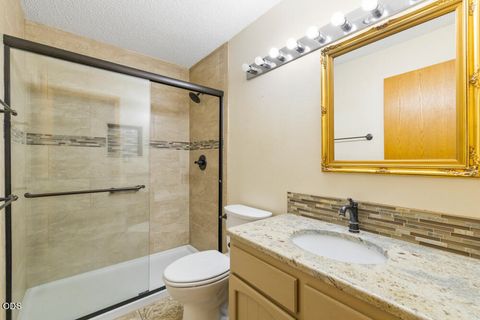 Tiny photo for 5265 Bartlett Avenue, Klamath Falls, OR 97603 (MLS # 220225401)