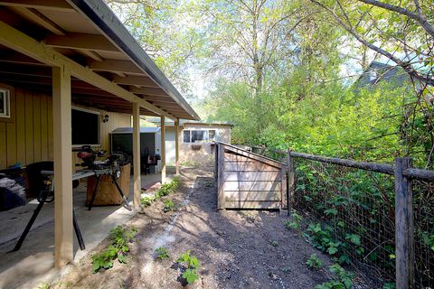 Tiny photo for 273 Genverna Glen Gln, Grants Pass, OR 97527 (MLS # 220219539)