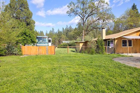 Tiny photo for 273 Genverna Glen Gln, Grants Pass, OR 97527 (MLS # 220219539)