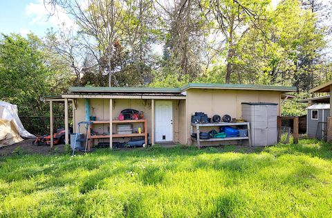 Tiny photo for 273 Genverna Glen Gln, Grants Pass, OR 97527 (MLS # 220219539)
