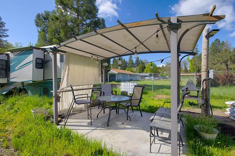 Tiny photo for 273 Genverna Glen Gln, Grants Pass, OR 97527 (MLS # 220219539)