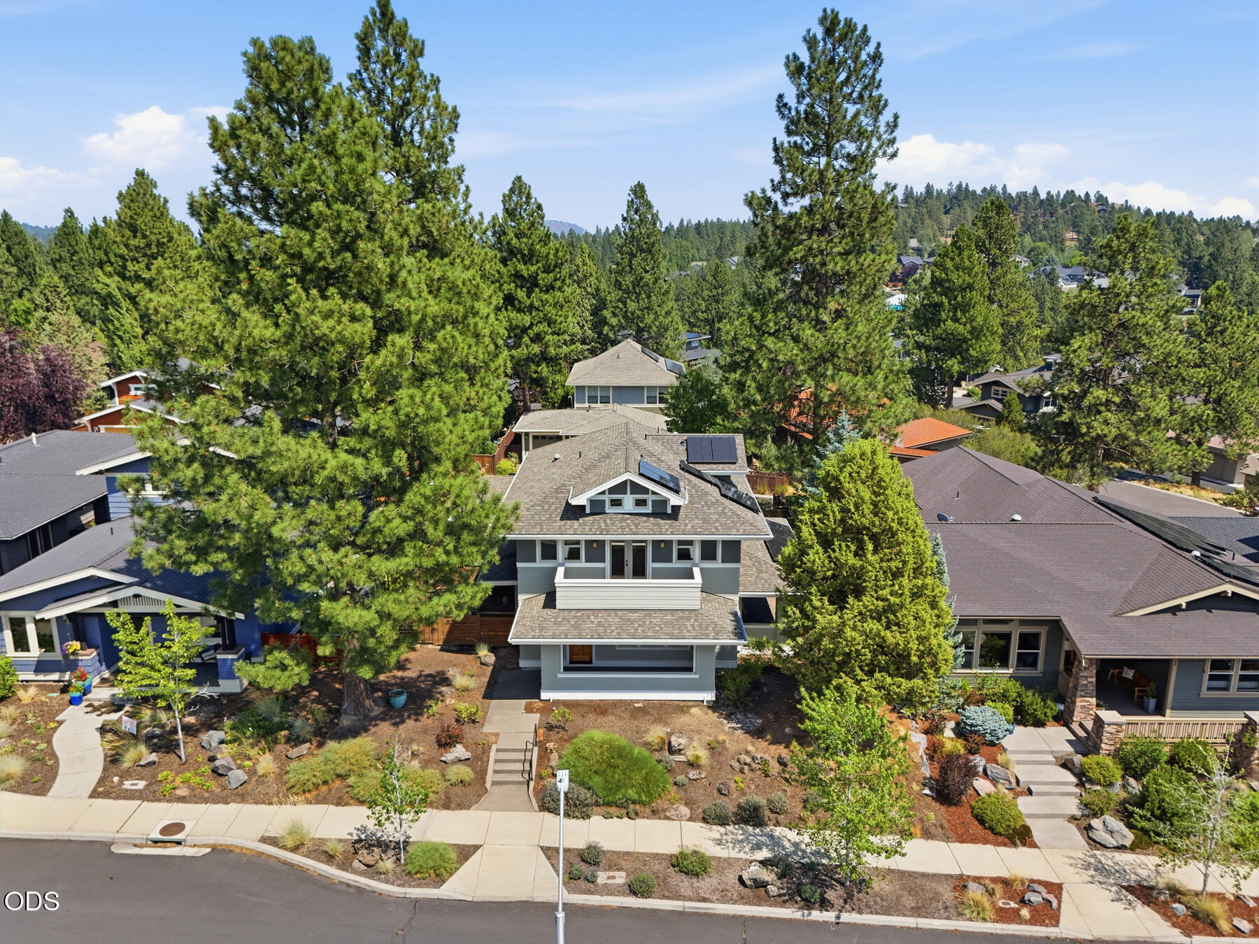 810 NW John Fremont Street
