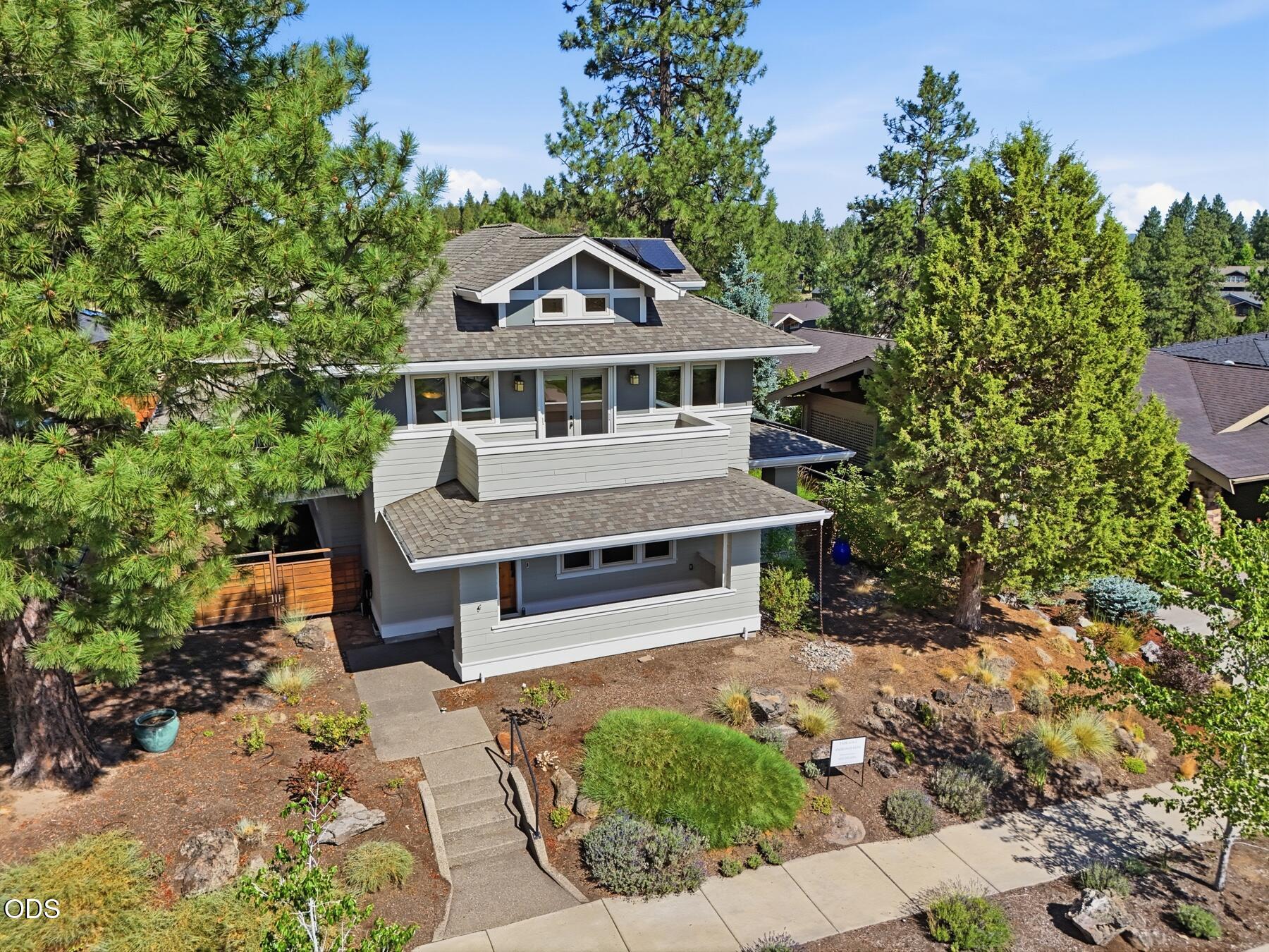 810 NW John Fremont Street