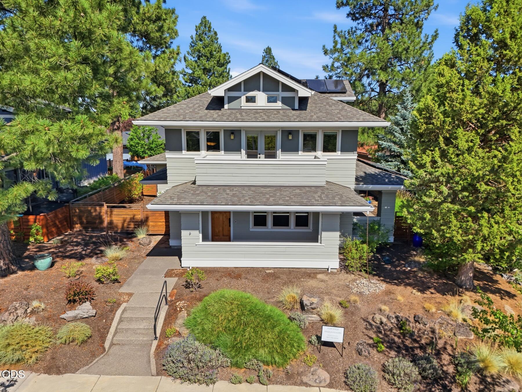 810 NW John Fremont Street