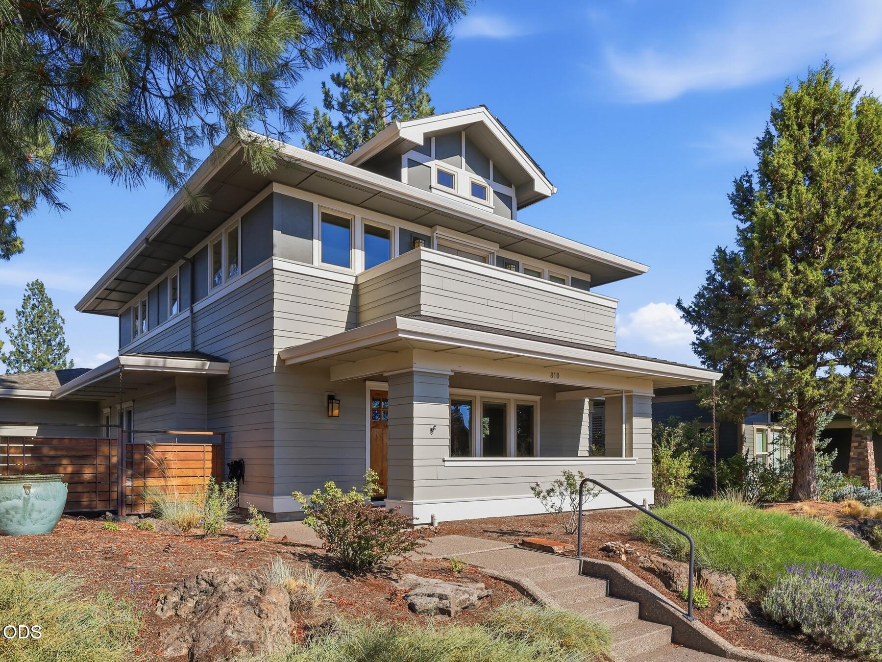 810 NW John Fremont Street