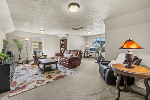 Tiny photo for 20177 Roper Lane, Bend, OR 97703 (MLS # 220220193)