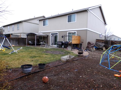 Tiny photo for 2885 SW Juniper Avenue, Redmond, OR 97756 (MLS # 220213976)