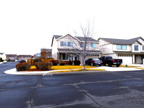 Photo of 2885 SW Juniper Avenue, Redmond, OR 97756 (MLS # 220213976)