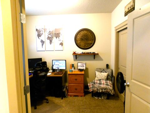 Tiny photo for 2885 SW Juniper Avenue, Redmond, OR 97756 (MLS # 220213976)