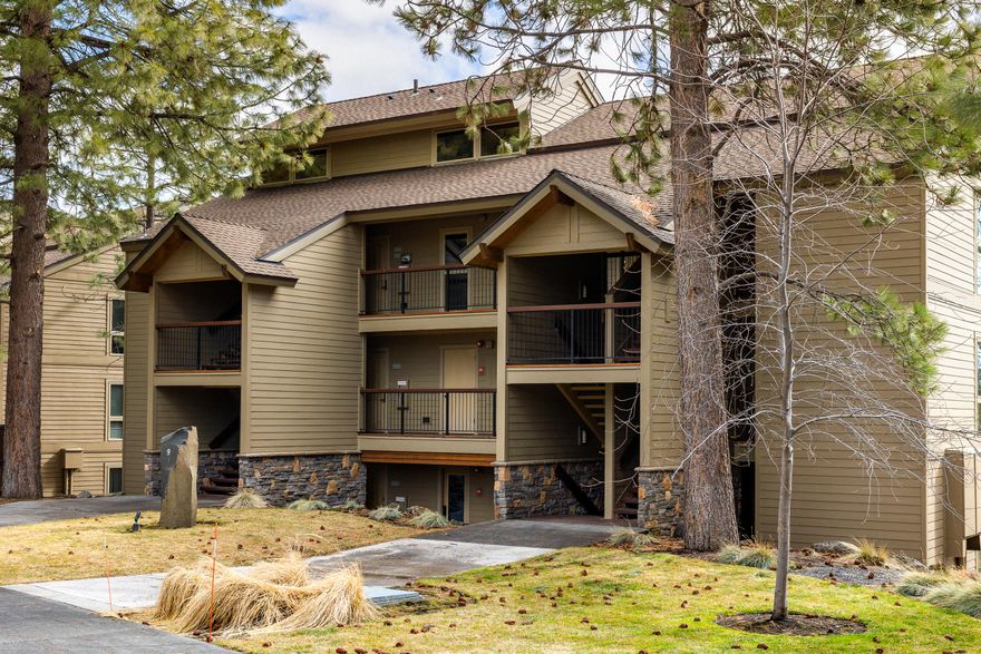 This light and bright, recently updated vacation rental at Inn of the Seventh Mountain resorts is located on the Ground floor across from the heated swimming pool and hot tub that is open year round. This spacious 1 bedroom 1 bath, 484 SF condo features a full kitchen, separate sleeping bedroom, a large living room with Murphy bed. A nice patio area that over looks a forest setting. Close to lakes and skiing at Mt. Bachelor! Paved bike path into town, Resort amenities include: Frisbee golf, pickle ball court, tennis court, ice-skating, restaurant, fire pit, putt putt golf and more! This unit grossed over $25K in rental income in 2021.