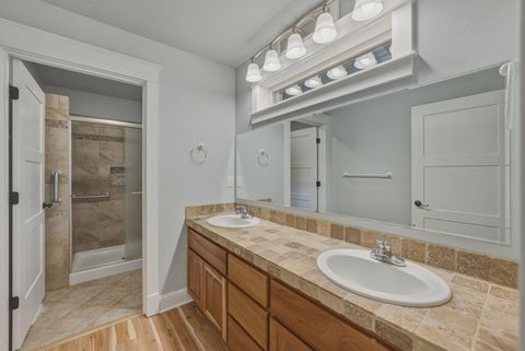 Tiny photo for 2409 NW Hillpine Court, Bend, OR 97703 (MLS # 220221344)