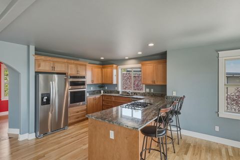 Tiny photo for 2409 NW Hillpine Court, Bend, OR 97703 (MLS # 220221344)