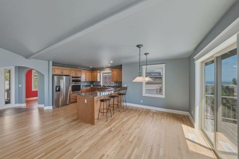 Tiny photo for 2409 NW Hillpine Court, Bend, OR 97703 (MLS # 220221344)