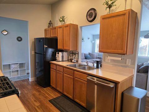 Tiny photo for 1071 NE NE Locksley Drive, Bend, OR 97701 (MLS # 220217555)