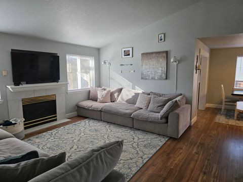 Tiny photo for 1071 NE NE Locksley Drive, Bend, OR 97701 (MLS # 220217555)