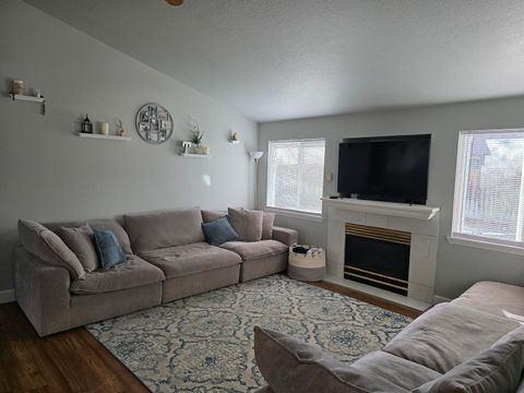 Tiny photo for 1071 NE NE Locksley Drive, Bend, OR 97701 (MLS # 220217555)