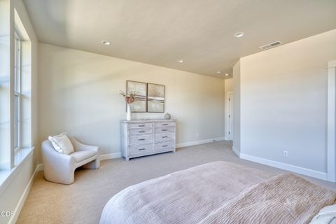 Tiny photo for 842 NW 18th Court, Redmond, OR 97756 (MLS # 220225098)