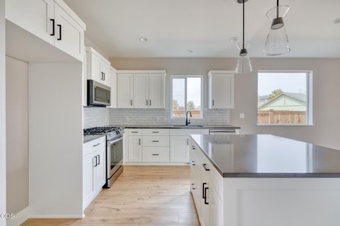 Tiny photo for 842 NW 18th Court, Redmond, OR 97756 (MLS # 220225098)