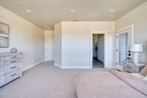 Tiny photo for 842 NW 18th Court, Redmond, OR 97756 (MLS # 220225098)