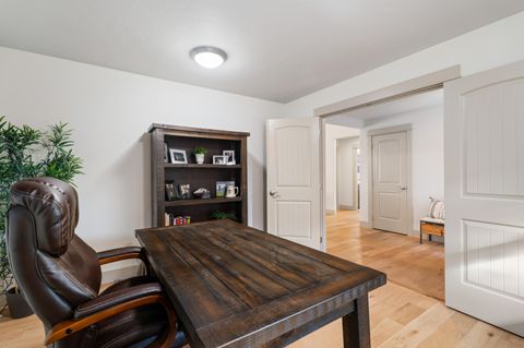 Tiny photo for 126 Highland Meadow Loop, Redmond, OR 97756 (MLS # 220211593)