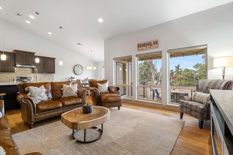 Tiny photo for 126 Highland Meadow Loop, Redmond, OR 97756 (MLS # 220211593)