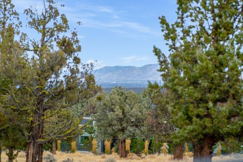 Tiny photo for 126 Highland Meadow Loop, Redmond, OR 97756 (MLS # 220211593)