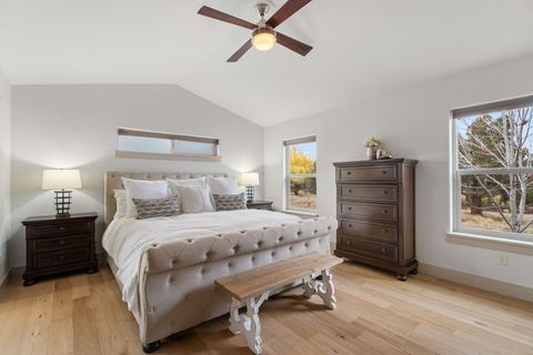 Tiny photo for 126 Highland Meadow Loop, Redmond, OR 97756 (MLS # 220211593)