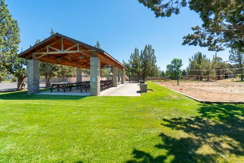 Tiny photo for 126 Highland Meadow Loop, Redmond, OR 97756 (MLS # 220211593)