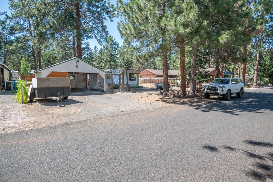 Beautiful downtown Sisters lot with older manufactured home on .23 acres, ready for your new home the Petersen Ridge trail network.
design. A short distance from Creekside Park, the restaurants and businesses of downtown Sisters, and