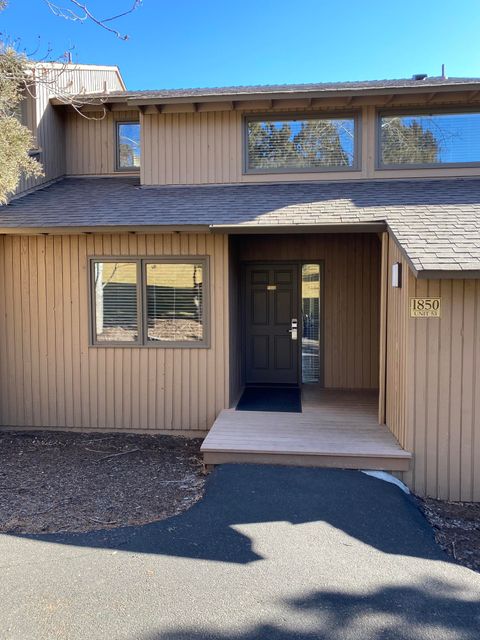 1850 Redtail Hawk Drive RV53B Redmond OR 97756
