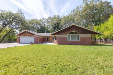 Photo of 1410 Applegate Avenue, Grants Pass, OR 97527 (MLS # 220229145)