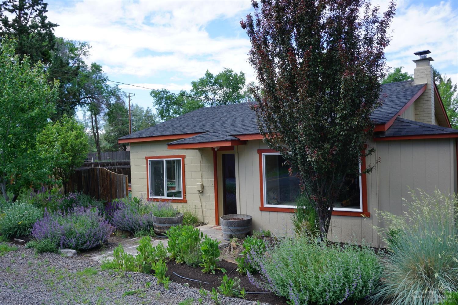 Townsite Of Laidlaw - Residential