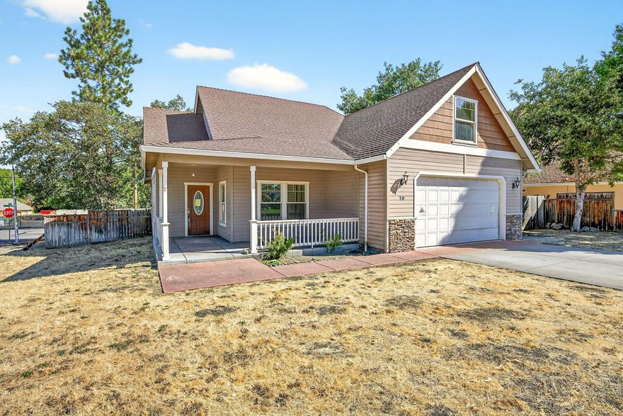 A true diamond in the rough, this home is priced to sell and waiting for all of your updates and finishes.  Located in close proximity to local dining and walking paths, this home sits just across from the Eagle Point Golf Course Community. 
Main level living with open living room, formal dining and primary suite.  Split floor plan with the additional guest bedrooms and bath on main level and upper level rec room or 4th bedroom with attic access storage and vaulted ceilings. Corner lot with covered porches front and back, 2-car attached garage and potential for RV parking.  This home is being sold in its AS/IS condition.