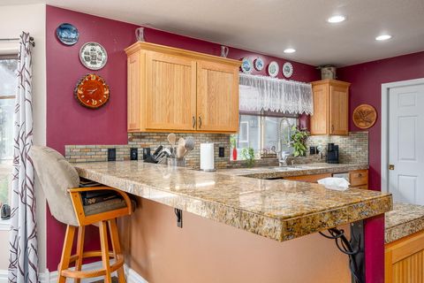 Tiny photo for 64492 Sylvan Loop, Bend, OR 97701 (MLS # 220210254)