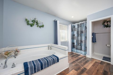 Tiny photo for 64492 Sylvan Loop, Bend, OR 97701 (MLS # 220210254)