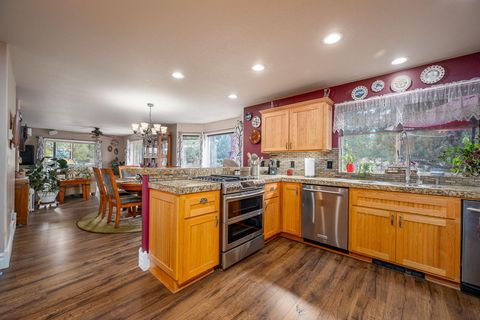 Tiny photo for 64492 Sylvan Loop, Bend, OR 97701 (MLS # 220210254)