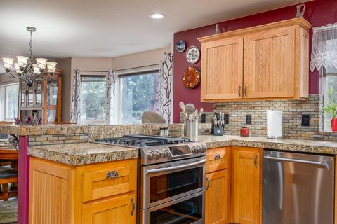 Tiny photo for 64492 Sylvan Loop, Bend, OR 97701 (MLS # 220210254)