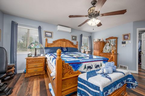 Tiny photo for 64492 Sylvan Loop, Bend, OR 97701 (MLS # 220210254)