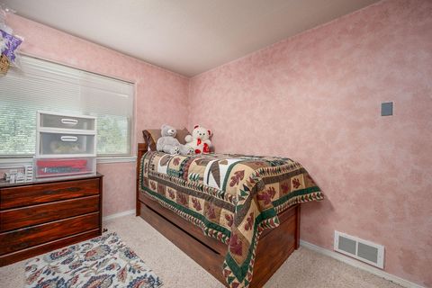 Tiny photo for 64492 Sylvan Loop, Bend, OR 97701 (MLS # 220210254)