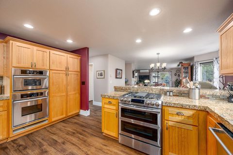 Tiny photo for 64492 Sylvan Loop, Bend, OR 97701 (MLS # 220210254)