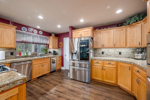 Tiny photo for 64492 Sylvan Loop, Bend, OR 97701 (MLS # 220210254)