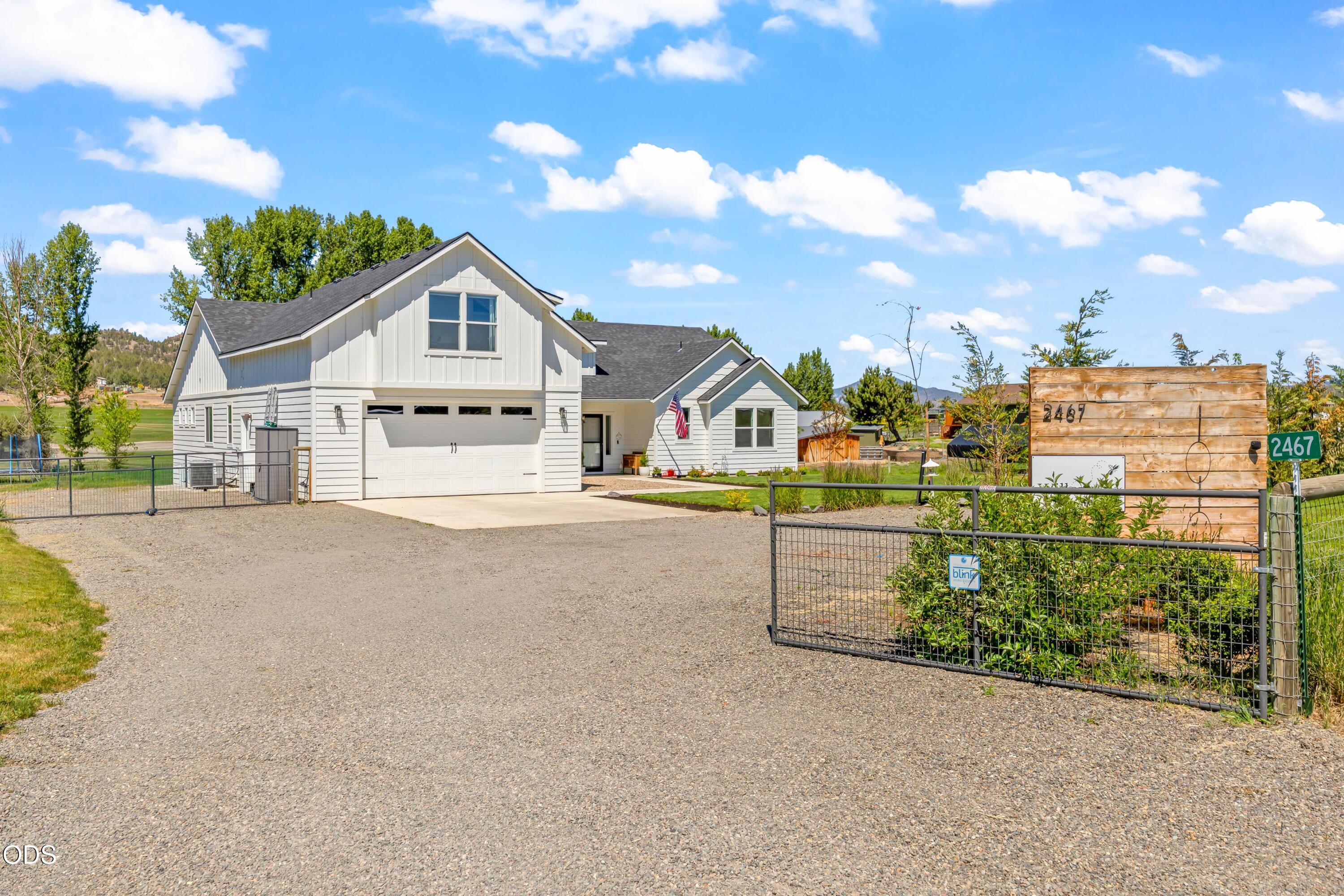 2467 NE Sunset View Lane