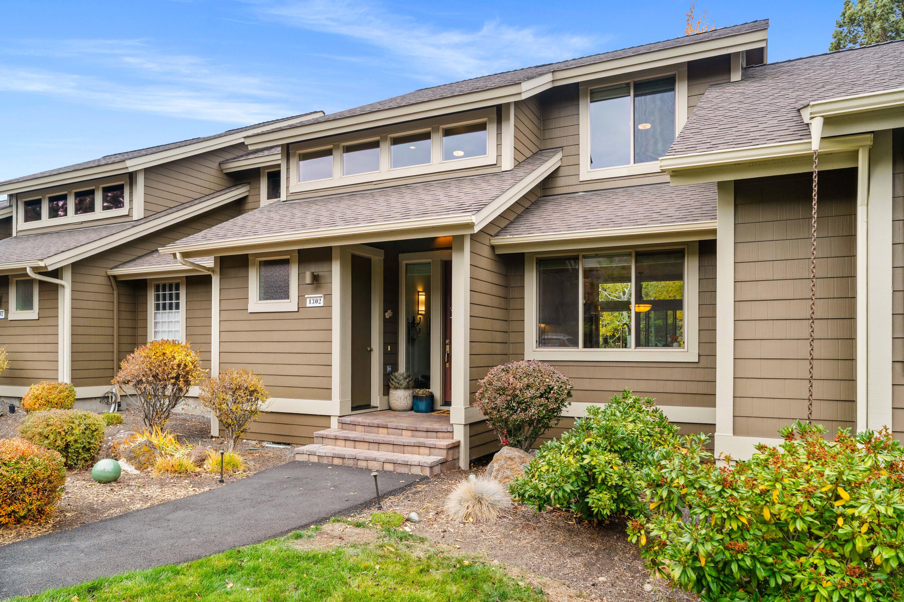 1302 Highland View Loop