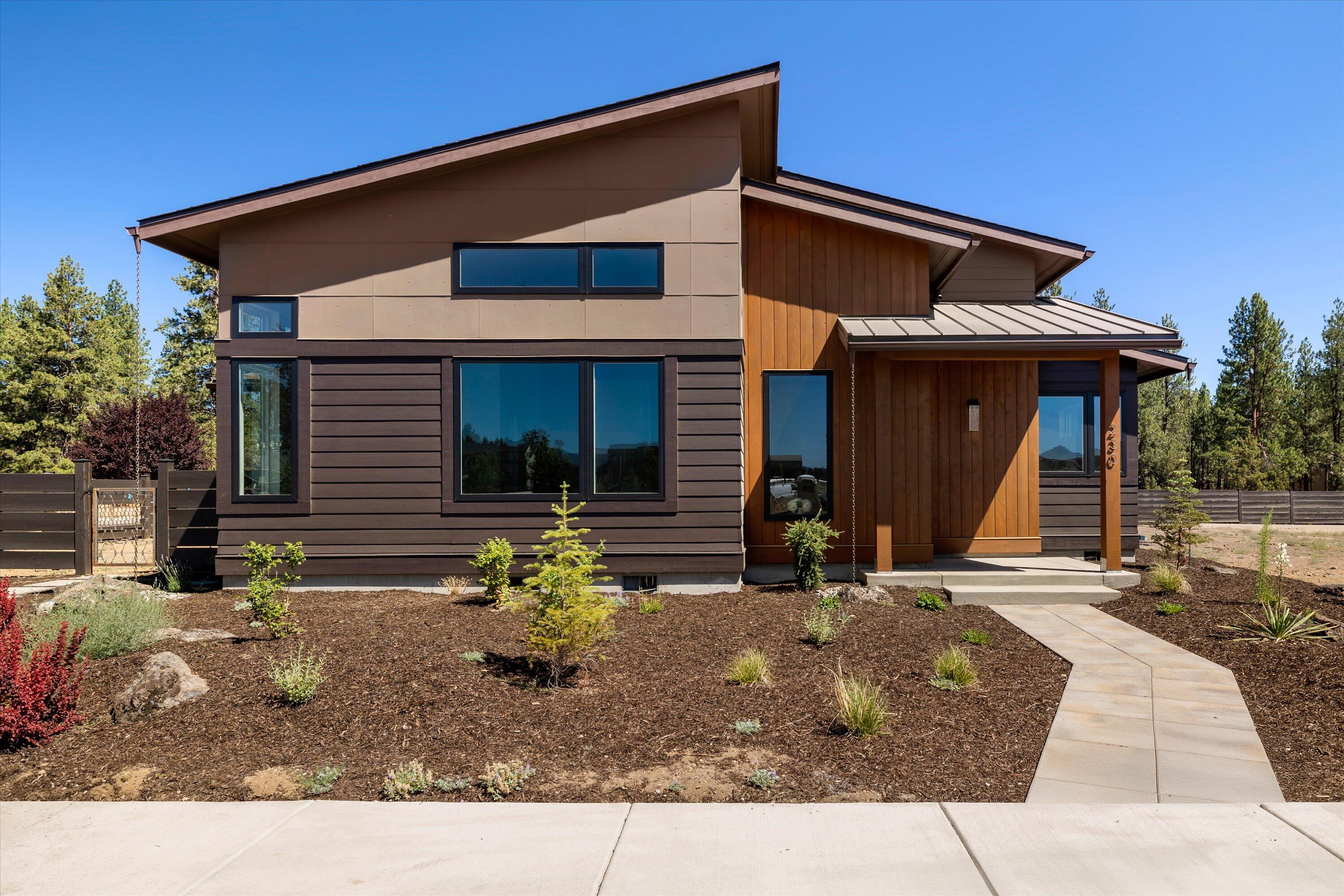 230 E Diamond Peak Avenue 32