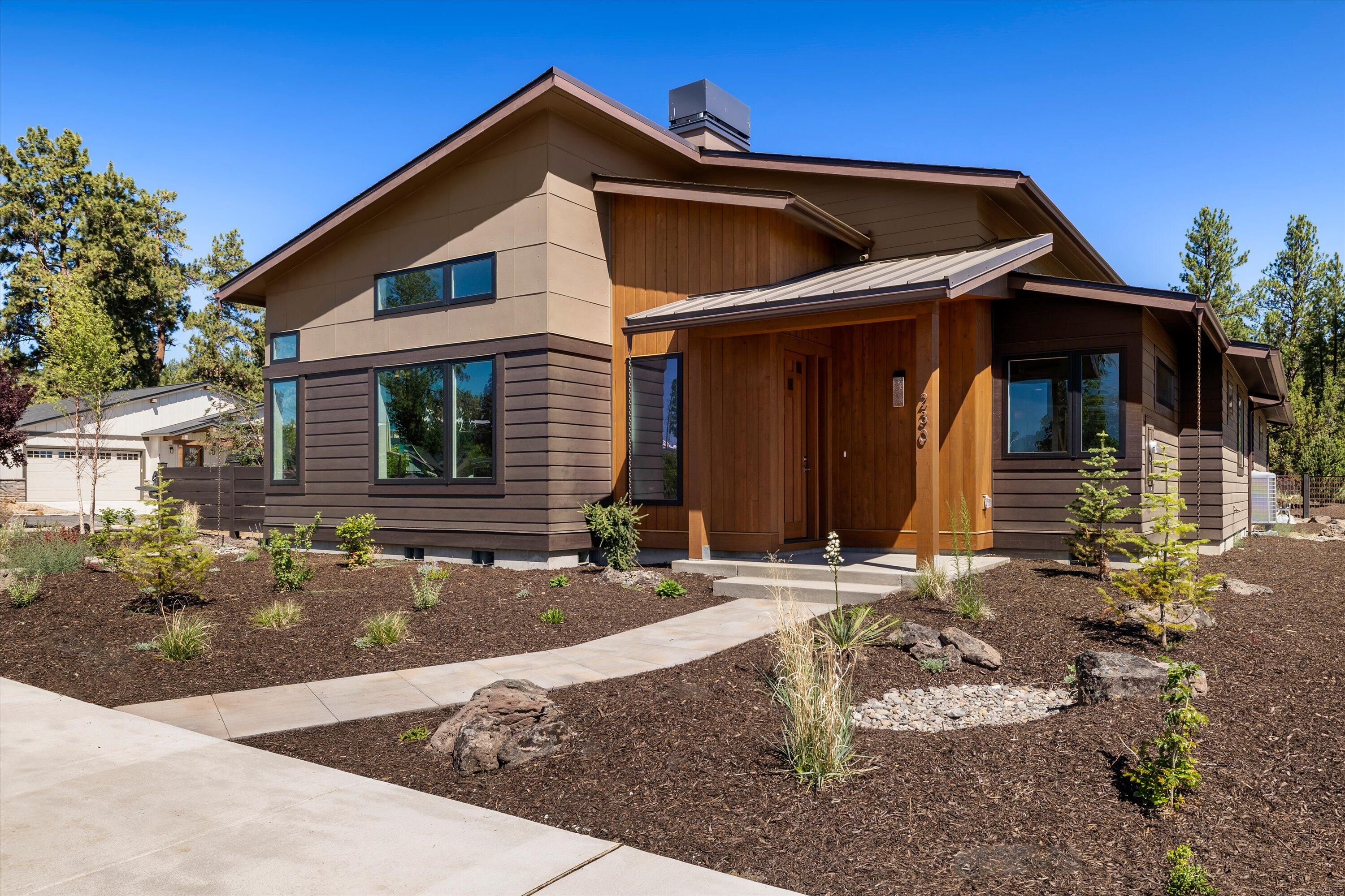 230 E Diamond Peak Avenue 32